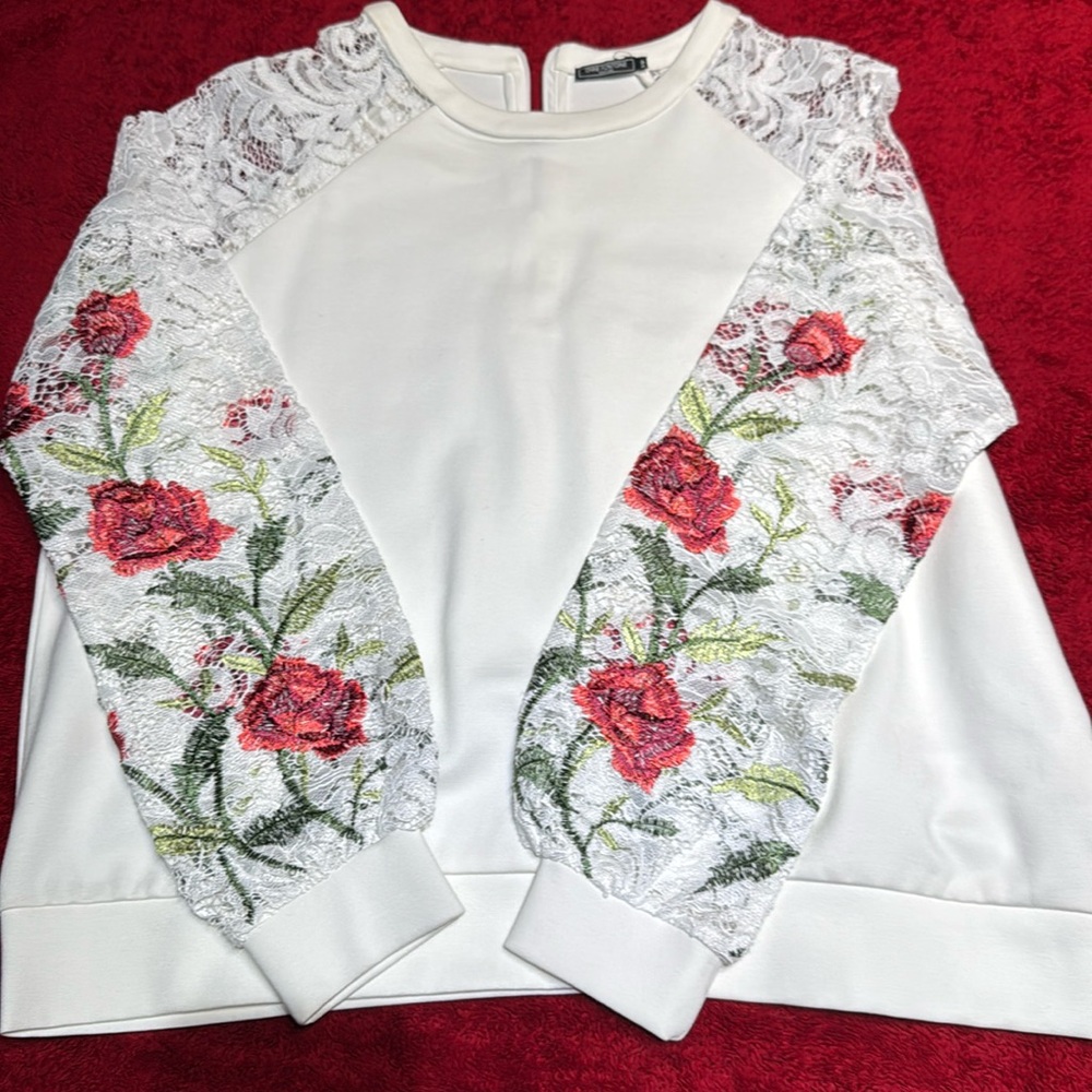 ANNE FONTAINE TOP LONG FLORAL LACE SLEEVES SIZE 44 medium